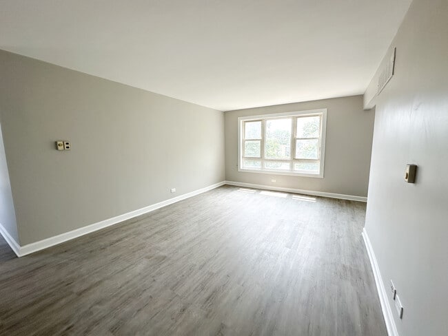 Photo - 5355 N California Ave Unit 409