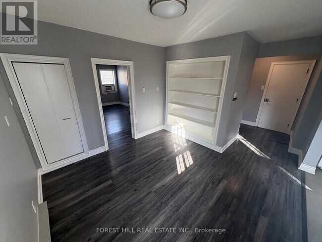 Photo - 739 The Queensway