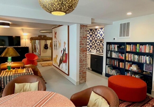 Building Photo - Fully-furnished 'casita' near Duke Park, available for monthly rental