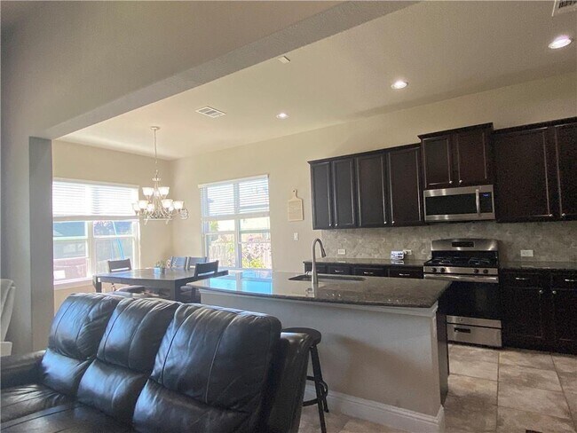Photo - 2905 Waterson St