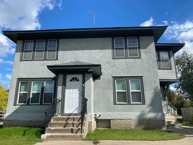 Building Photo - 904 9th Ave S Unit #3