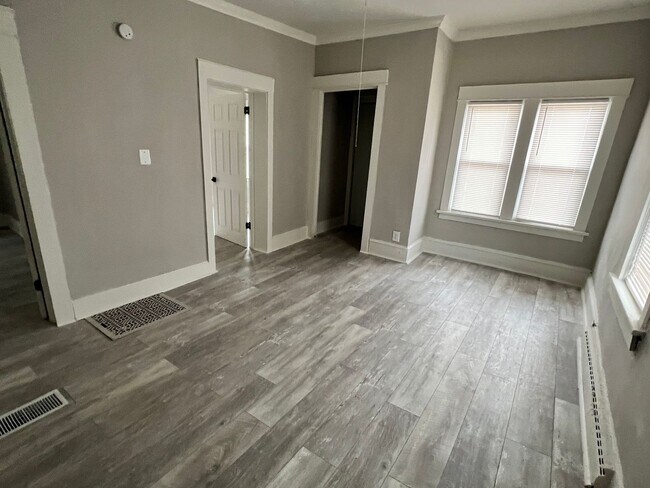 Photo - 2484 W Chambers St Unidad 2484 W Chambers St (lower)