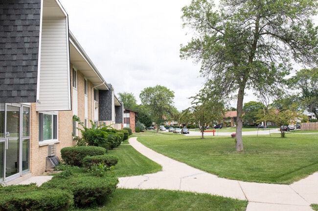 Photo - Spruce Court Apartment - Greenfield WI - C... Unit 4055-4