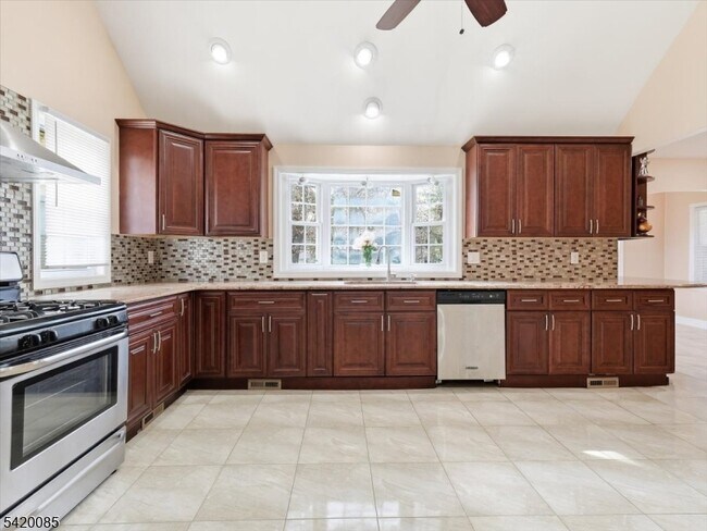 Photo - 95 Sycamore Ave