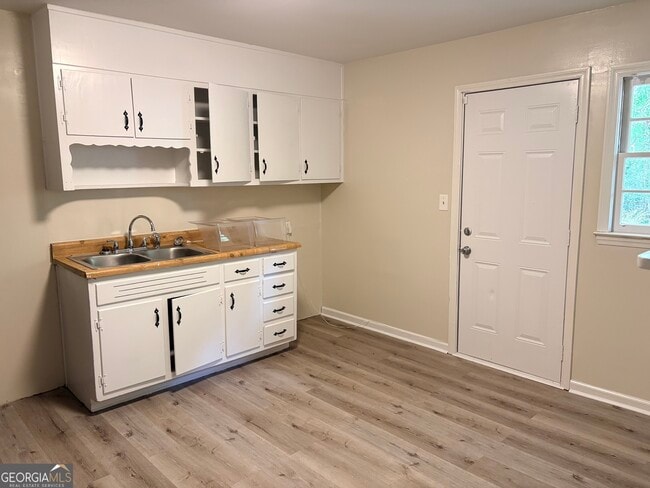 Photo - 407 Fayetteville Rd