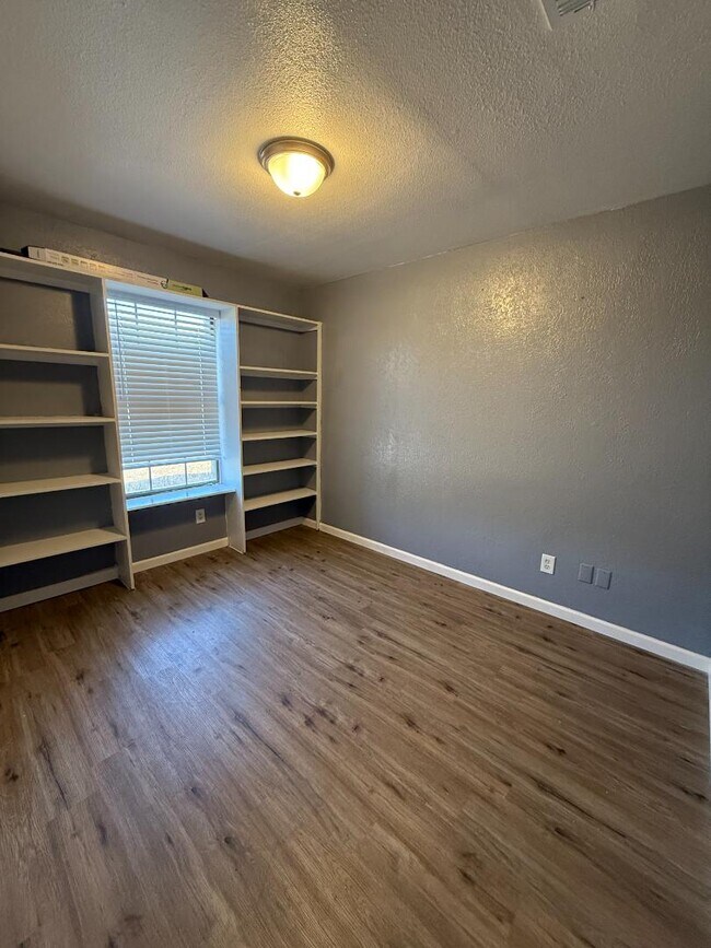 Photo - 202 Fir Dale