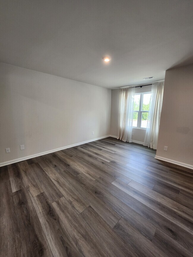 Photo - 116 Forthside Wy