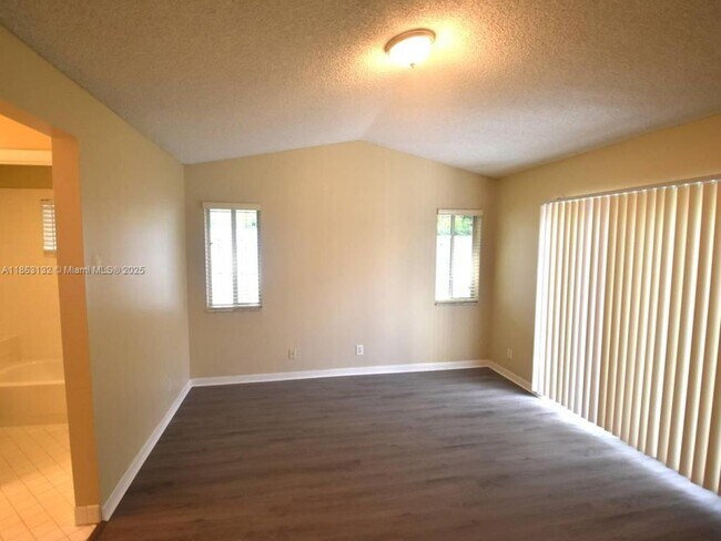 Photo - 567 Talavera Rd