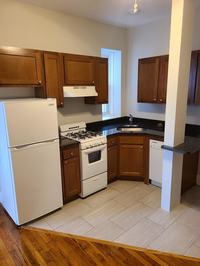 Building Photo - 1197 Commonwealth Ave Unit 11
