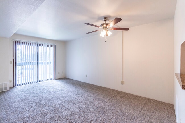 The Hampton - Living - Benson Hills Apartments