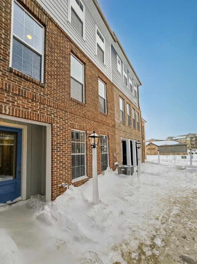 Photo - 305 Frederick Way