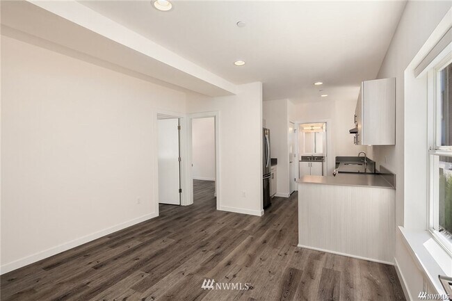 Photo - 315 W Roy St Unit 101