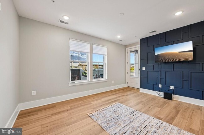 Photo - 2506 W Peninsula Dr