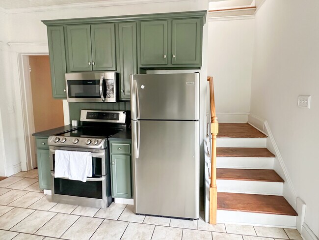 Photo - 928 W Beverley St Unit Upstairs