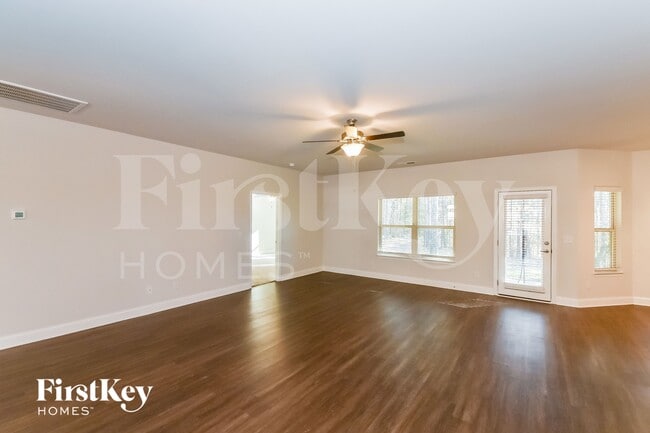 Photo - 8228 Orkney Way