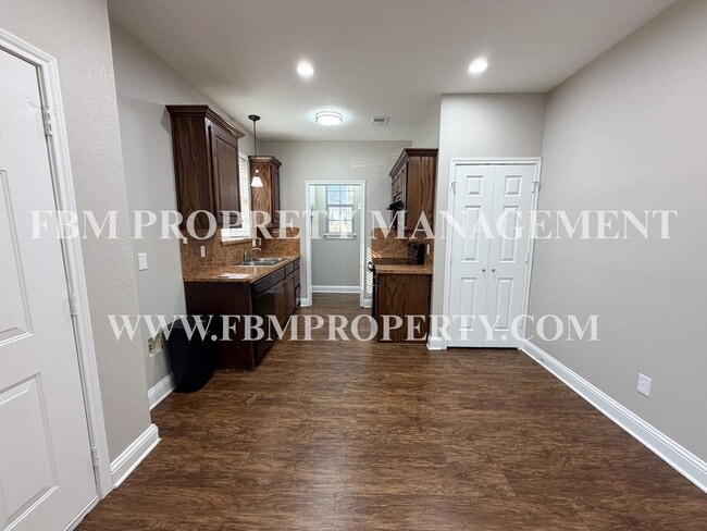 Photo - Hidden Creek Townhomes, Unit F - Cozy 2 Bedroom, 1 Bathroom Home in Ennis, TX! Unidad F