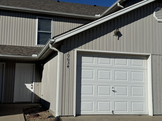 10634 N Locust Ct