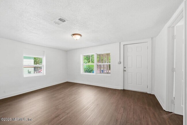 1823 W 44th St