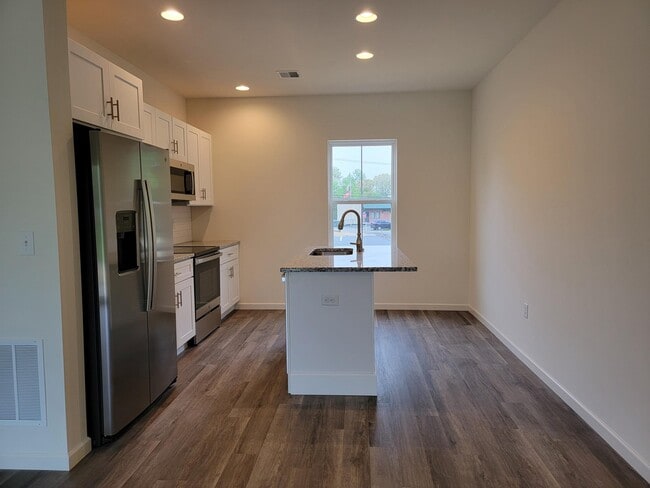 Photo - 2058 Main St Unidad #3