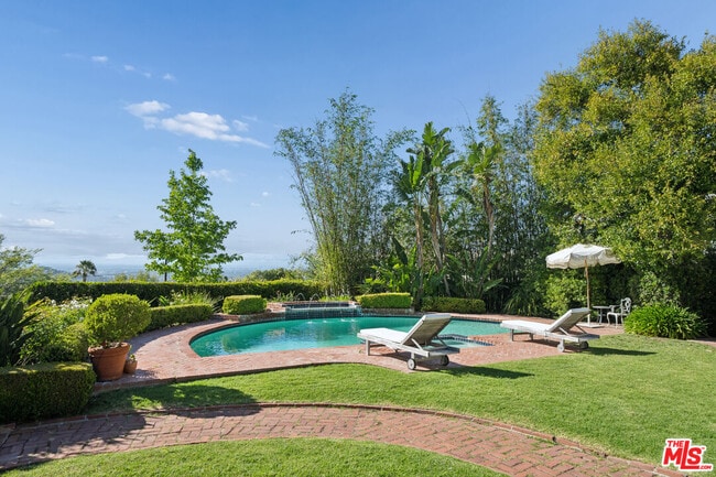 Photo - 8050 Mulholland Dr