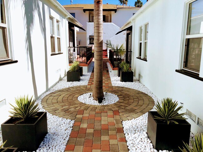 Beatifully landscaped - 3207 30th St