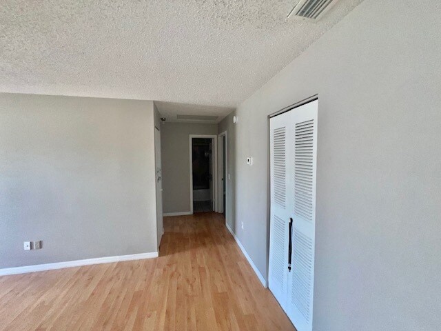 Photo - 113 Lake Villa Way