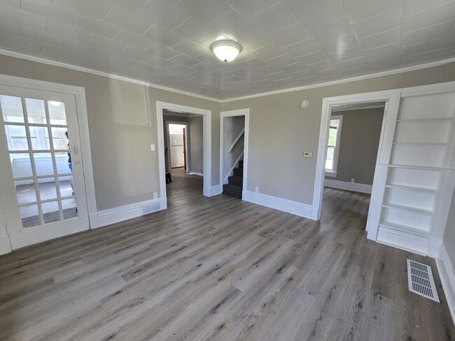 Photo - 740 W 11th St