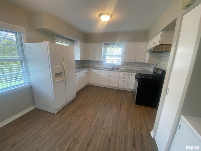 Photo - 2733 E 18th St