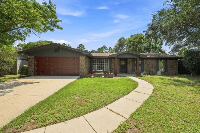 Building Photo - 1510 Royal Palm Dr