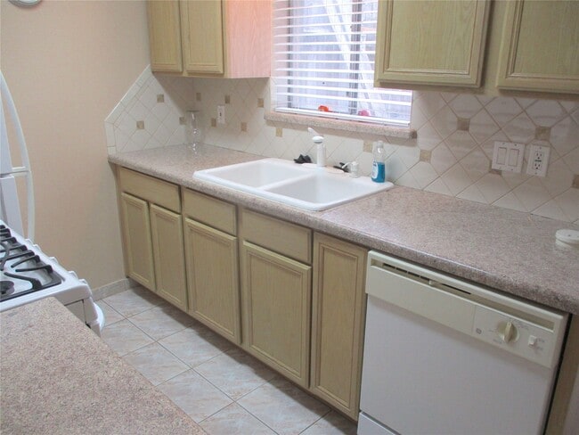 Photo - 10122 Shadow Wood Dr Unit 16