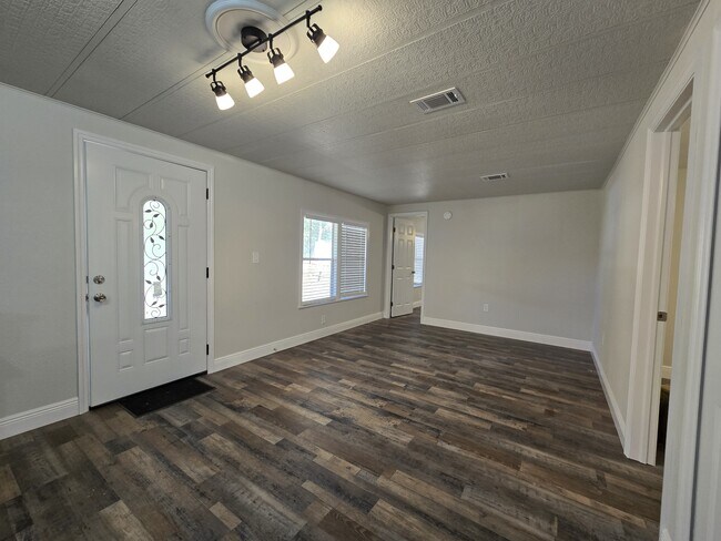 Photo - 2875 Bay Ave