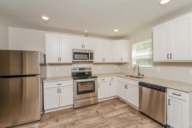 Photo - 140 Willowridge Ln