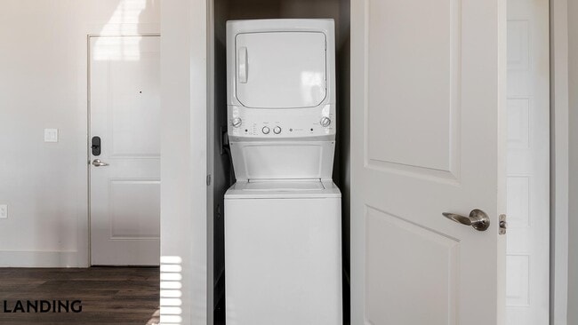Photo - 5885 Lakehurst Dr Unidad 2131