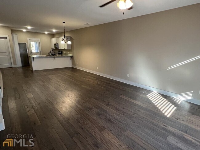 Photo - 860 S Harkness St