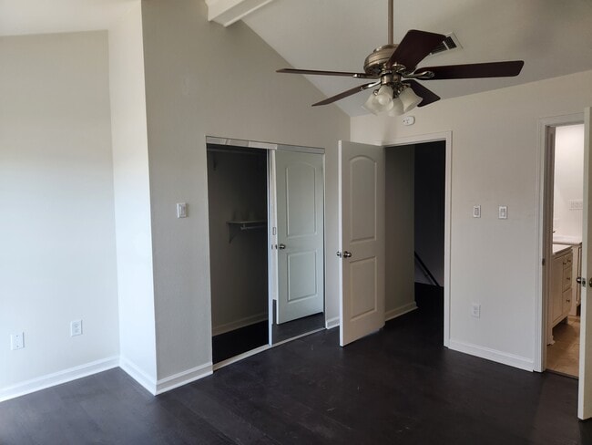 Photo - 434 Longwood Ct Unidad D