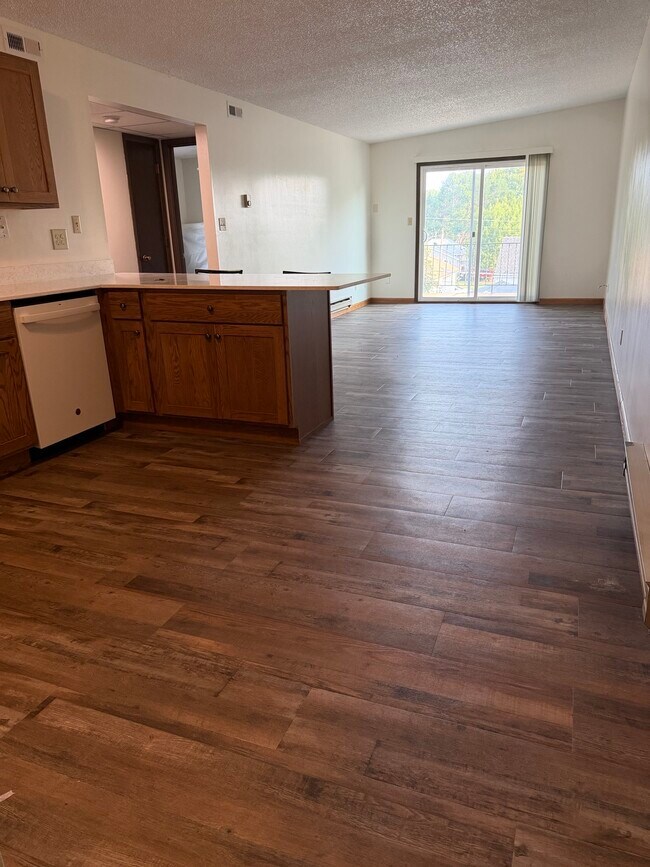Apt.13 - Maple Apartments LLC