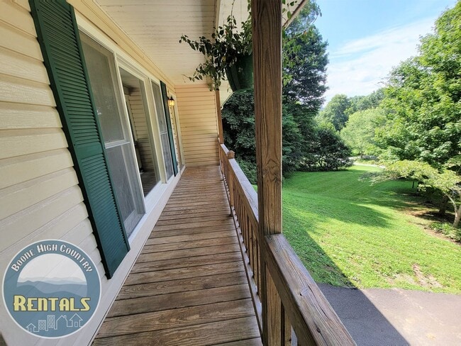 Photo - Gorgeous 3bd/2.5ba House With Included Downstairs Apartment