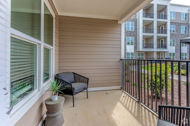 2BR, 2BA - 1023 SF