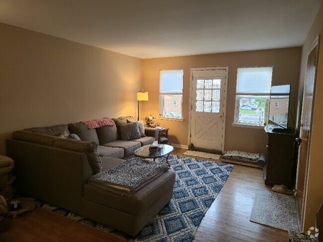 Building Photo - 31 Jeffrey Rd Rental