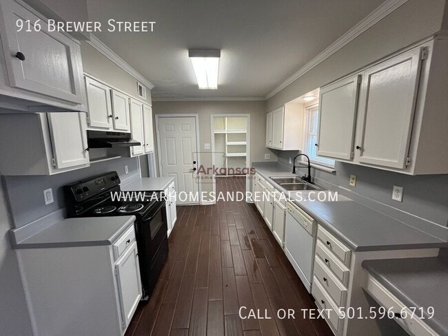 Photo - 916 Brewer St