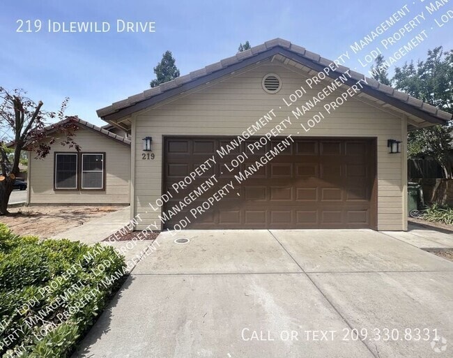 Building Photo - 219 Idlewild Dr Rental