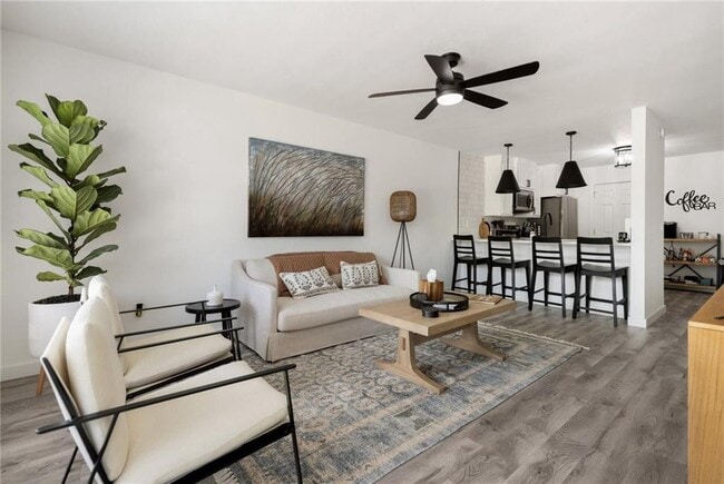 Photo - 902 Durham Pl