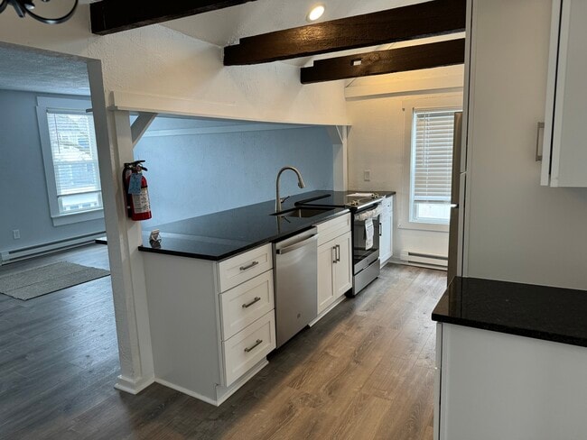 Building Photo - 56 Spring St Unit 56 B