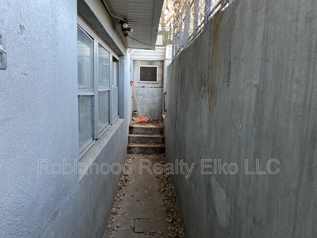 Photo - 177 W Court St