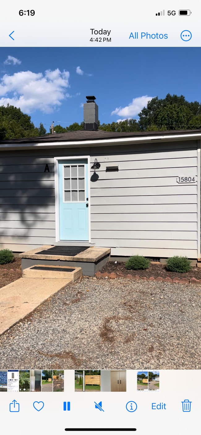 Building Photo - 15804 Old Statesville Rd Rental