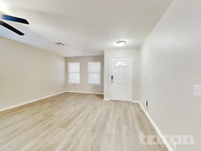 Photo - 15819 Hastings Park