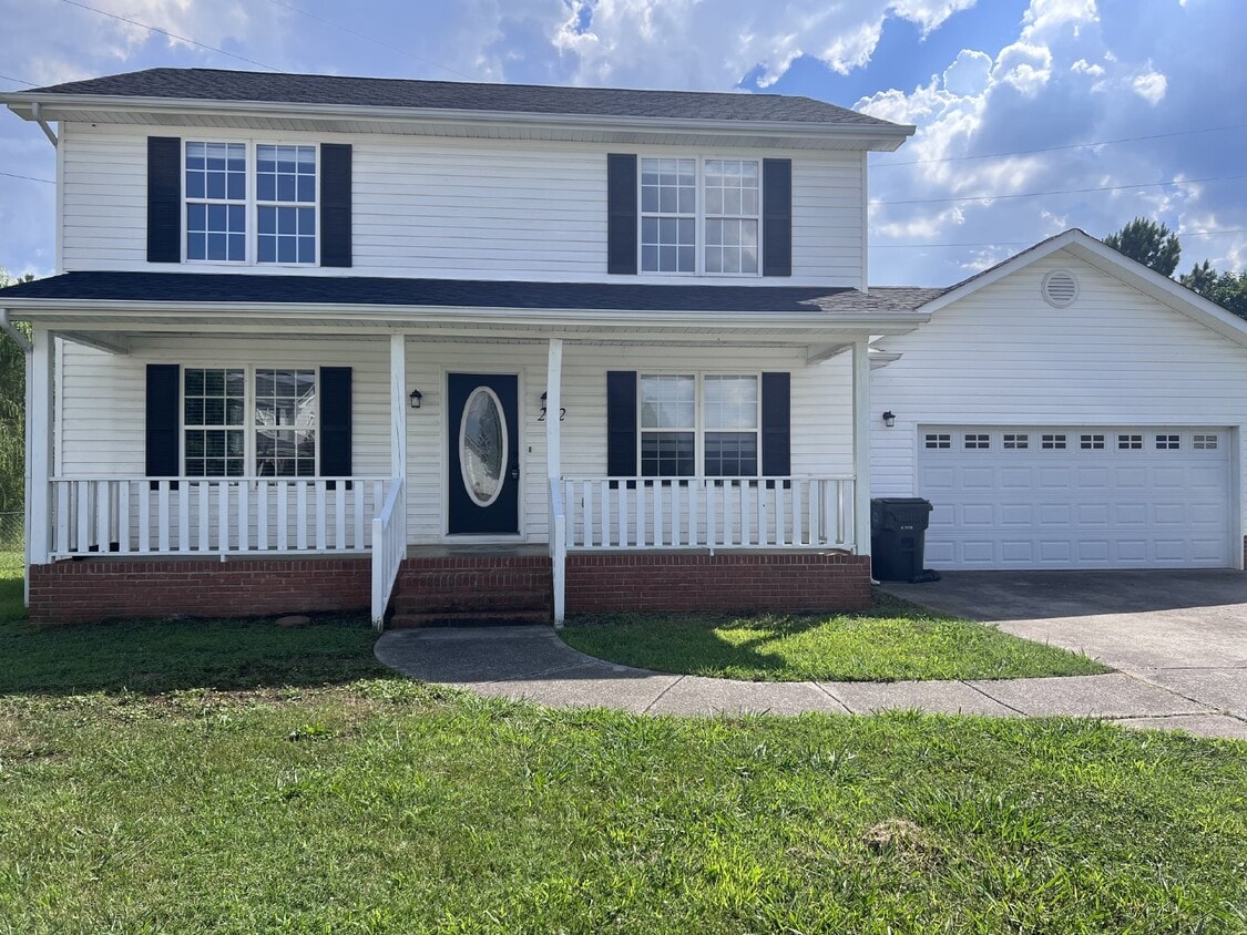 Fenced in 4 Bed /2 Bath House in Ringgold - Fenced in 4 Bed /2 Bath House in Ringgold