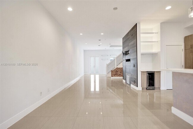 Photo - 820 NE 7th St