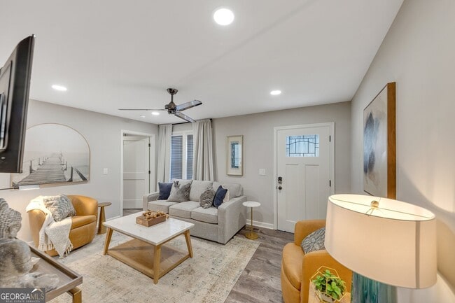 Photo - 155 Parkview Dr SE