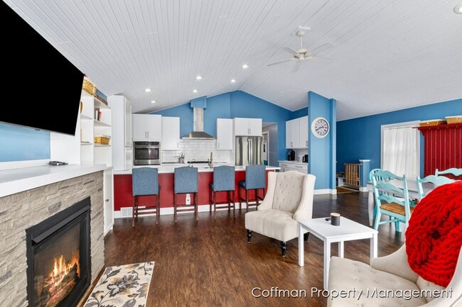 Photo - 3 bed, 2.5 bath Located on Bostwick Lake